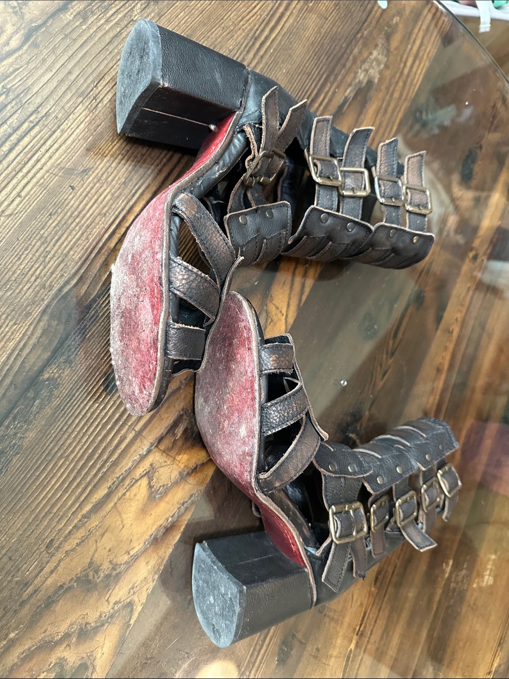 freebird Black Multi-Strap Buckle Block Heel Sandals - Picture 3 of 3